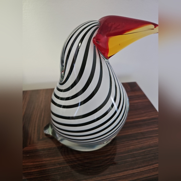 Vintage Murano  Toucan Glass Bird Figurine, Black & White Spiral. 9.5" Tall - Picture 2 of 16